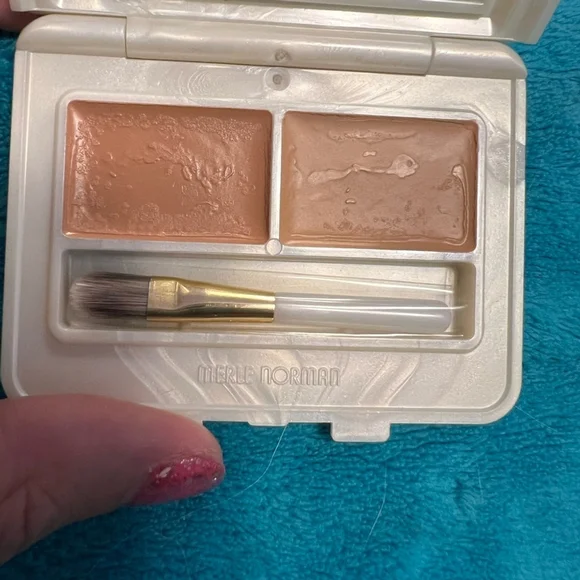 Merle Norman Luxiva Creamy Concealer-Shade CINNAMON-NWOB - Picture 2 of 4